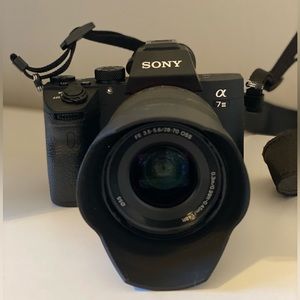 DSLR Sony 7iii. LIKE NEW, used only a few times. Sold with charger.